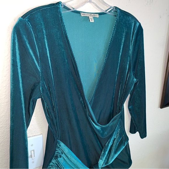 Express Velvet Ribbed Surplice Top - Picture 3 of 12